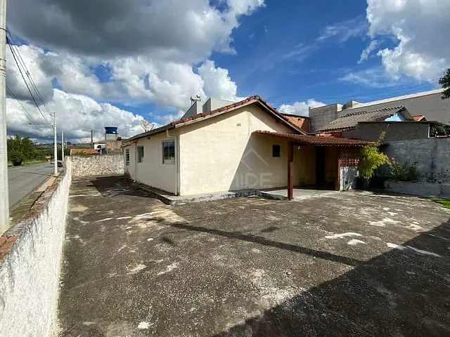 Casa com 306m² 2 quartos e 1 banheiro, à venda, no bairro Conjunto Habitacional Pedro Afonso Junqueira em Poços de Caldas