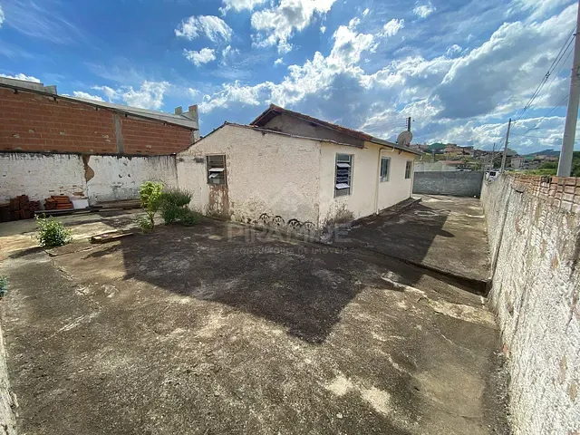 Casa com 306m² 2 quartos e 1 banheiro, à venda, no bairro Conjunto Habitacional Pedro Afonso Junqueira em Poços de Caldas