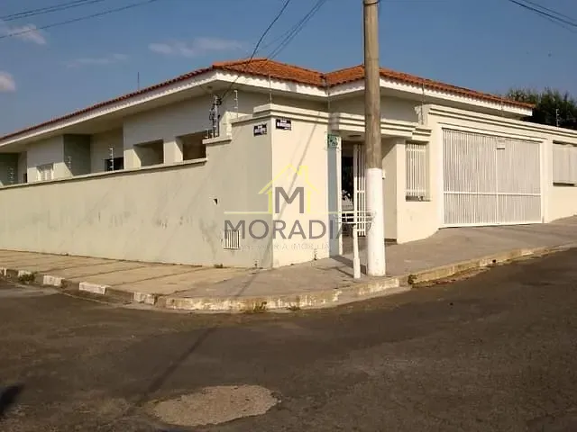 Casa com 450m² 3 quartos e 4 banheiros, à venda, no bairro Vila Sao Domingos em Guaxupé