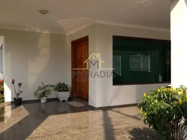 Casa com 450m² 3 quartos e 4 banheiros, à venda, no bairro Vila Sao Domingos em Guaxupé