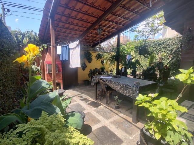 Casa 3 quartos e 1 banheiro, à venda, no bairro Lajedo em Belo Horizonte