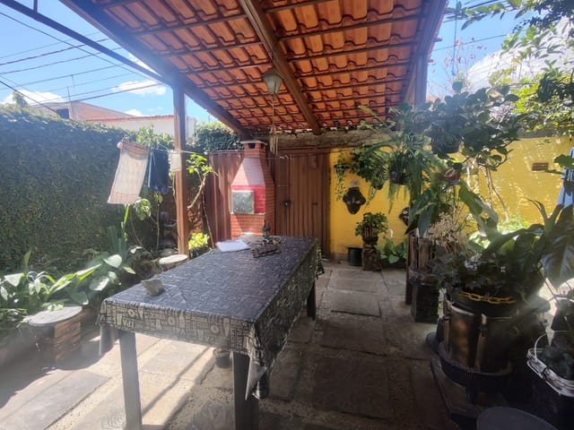 Casa 3 quartos e 1 banheiro, à venda, no bairro Lajedo em Belo Horizonte
