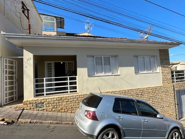 Casa à venda, no bairro Centro em Cambuí
