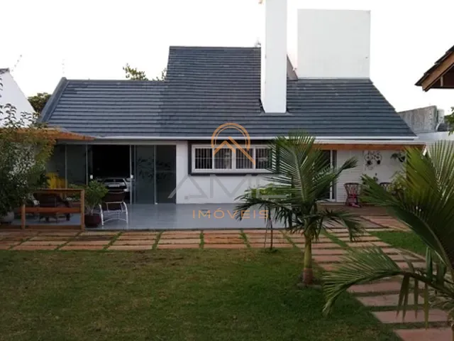 Casa com 690m² 4 quartos e 4 banheiros, à venda, no bairro Laranjal em Pelotas