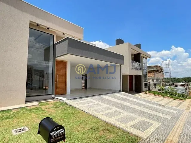 Casa com 300m² 3 quartos e 4 banheiros, à venda, no bairro Jardins Bolonha em Senador Canedo