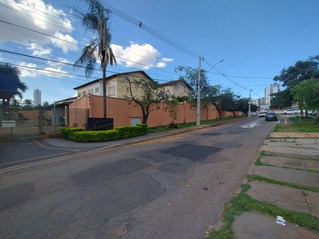 Casa 4 quartos e 3 banheiros, à venda, no bairro Jardim América em Goiânia