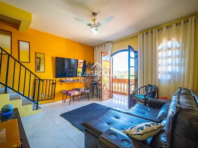 Casa com 135m² 2 quartos e 2 banheiros, à venda, no bairro Jardim Semiramis em Cotia