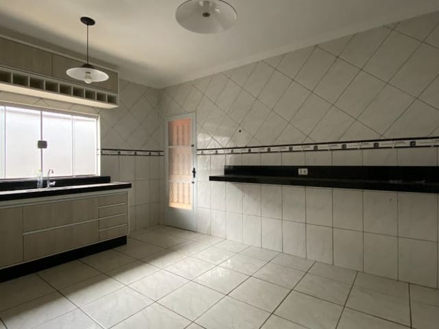 Casa com 150m² 3 quartos e 1 banheiro, à venda, no bairro Parque Nova Carioba em Americana