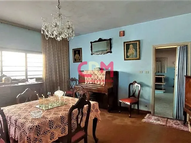 Casa com 670m² 3 quartos e 2 banheiros, à venda, no bairro Centro em Taquaritinga