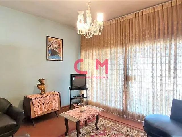 Casa com 670m² 3 quartos e 2 banheiros, à venda, no bairro Centro em Taquaritinga