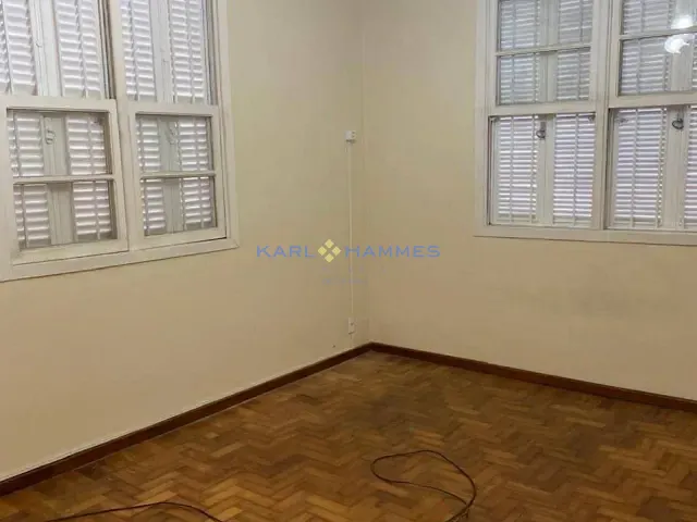 Casa 3 quartos e 2 banheiros, à venda, no bairro Castrioto em Petrópolis