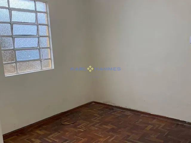 Casa 3 quartos e 2 banheiros, à venda, no bairro Castrioto em Petrópolis