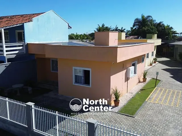 Casa 2 quartos e 2 banheiros, para alugar, no bairro Salinas em Balneário Barra do Sul