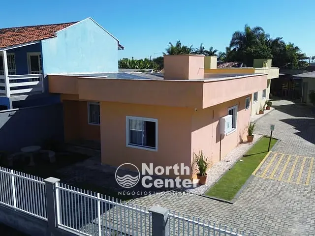 Casa 2 quartos e 2 banheiros, para alugar, no bairro Salinas em Balneário Barra do Sul