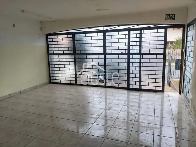 Casa com 250m² 4 quartos e 3 banheiros, à venda ou para alugar, no bairro Vila Breda em Santa Bárbara D'Oeste
