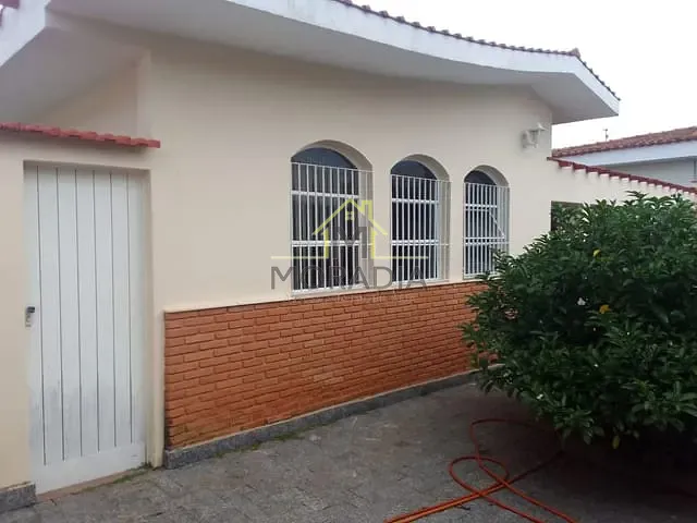 Casa com 453m² 4 quartos e 3 banheiros, à venda, no bairro Parque das Orquideas em Guaxupé