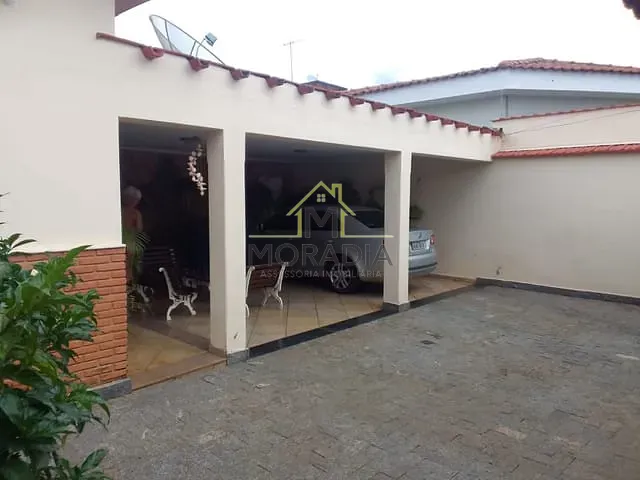 Casa com 453m² 4 quartos e 3 banheiros, à venda, no bairro Parque das Orquideas em Guaxupé