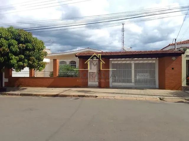 Casa com 453m² 4 quartos e 3 banheiros, à venda, no bairro Parque das Orquideas em Guaxupé