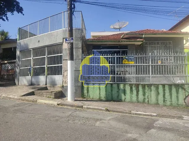 Casa com 300m² 4 quartos e 2 banheiros, para alugar, no bairro Umuarama em Osasco
