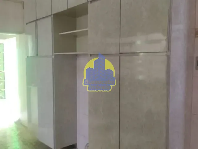 Casa com 300m² 4 quartos e 2 banheiros, para alugar, no bairro Umuarama em Osasco