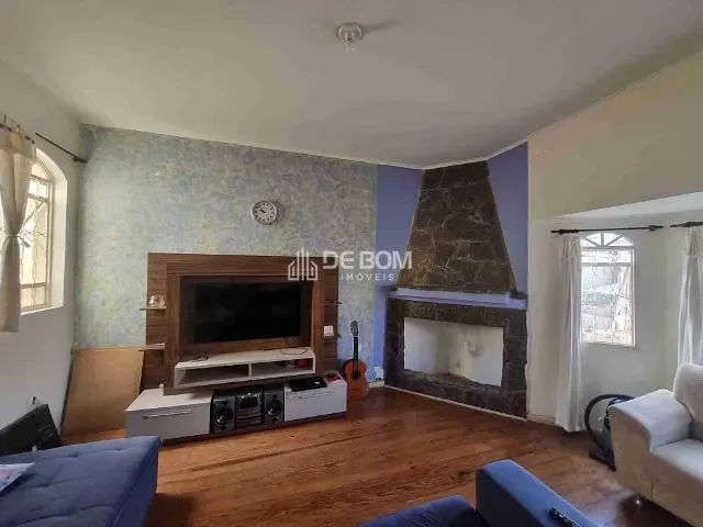 Casa com 260m² 4 quartos e 6 banheiros, à venda, no bairro Jardim Centenário em Poços de Caldas