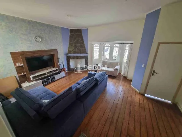 Casa com 260m² 4 quartos e 6 banheiros, à venda, no bairro Jardim Centenário em Poços de Caldas