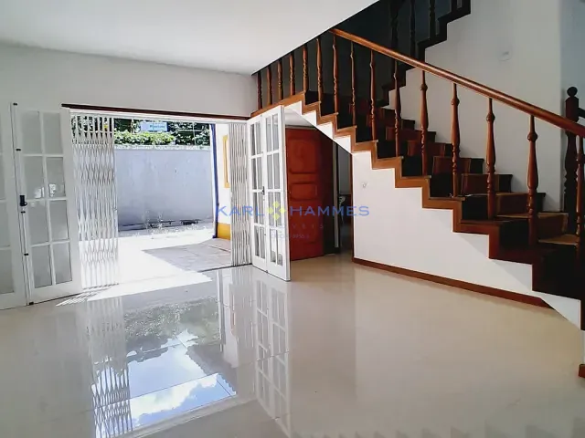 Casa 5 quartos e 4 banheiros, à venda, no bairro Valparaíso em Petrópolis