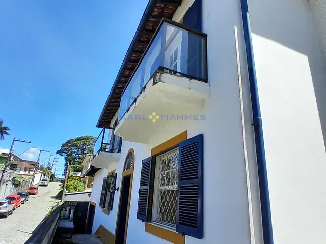 Casa 5 quartos e 4 banheiros, à venda, no bairro Valparaíso em Petrópolis