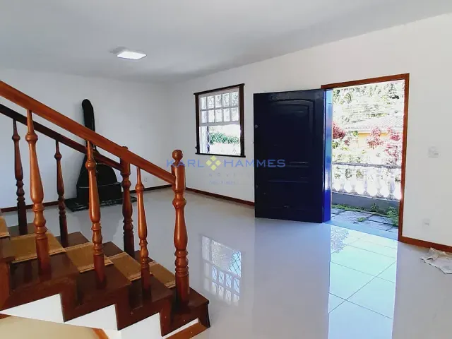 Casa 5 quartos e 4 banheiros, à venda, no bairro Valparaíso em Petrópolis