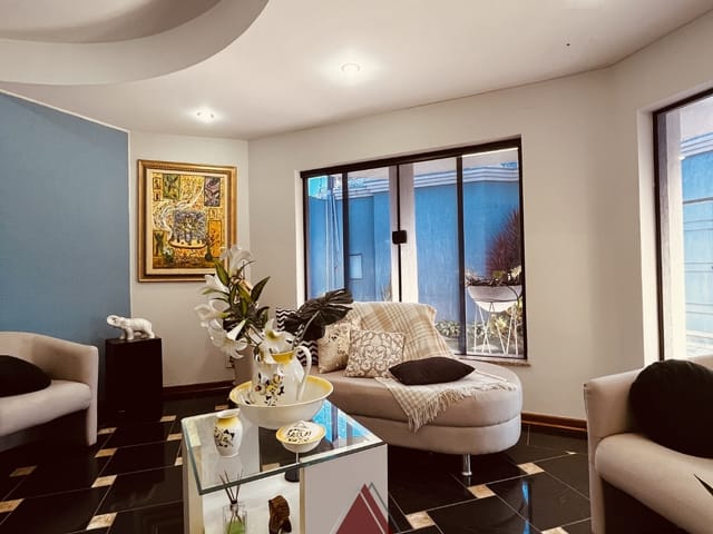 Casa com 443m² 3 quartos e 4 banheiros, à venda, no bairro Jardim Santana em Franca