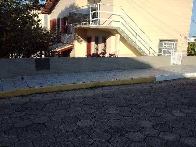 Casa 5 quartos e 3 banheiros, à venda, no bairro Ingleses do Rio Vermelho em Florianópolis