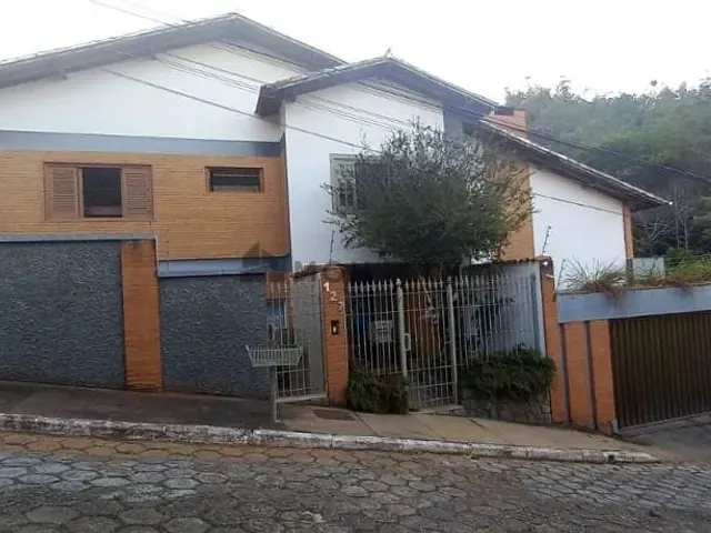Casa com 480m², à venda, no bairro Pinheirinho em Itajubá