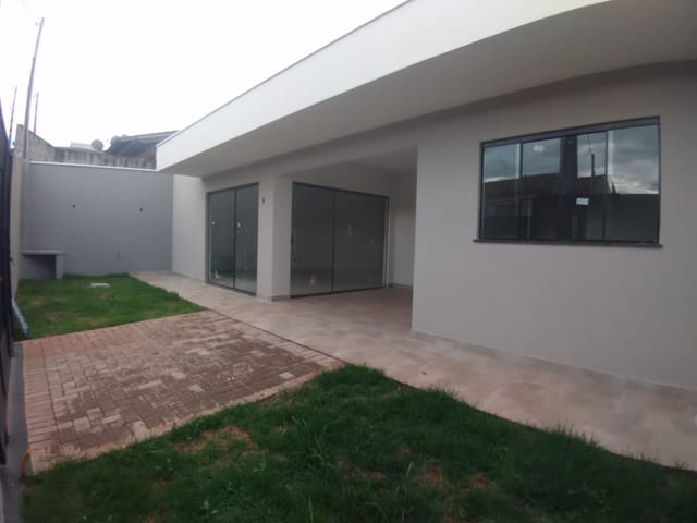 Casa com 135m² 3 quartos e 1 banheiro, à venda, no bairro Conjunto Habitacional Doutor José dos Santos Rocha em Cambé
