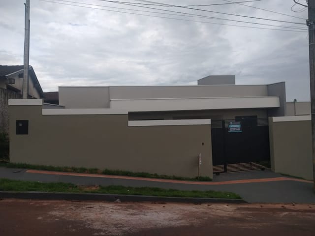 Casa com 135m² 3 quartos e 1 banheiro, à venda, no bairro Conjunto Habitacional Doutor José dos Santos Rocha em Cambé