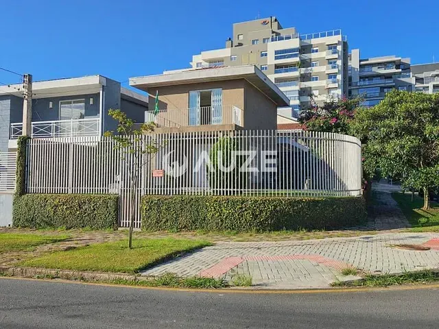 Casa com 239m² 3 quartos e 4 banheiros, à venda, no bairro Vila Izabel em Curitiba