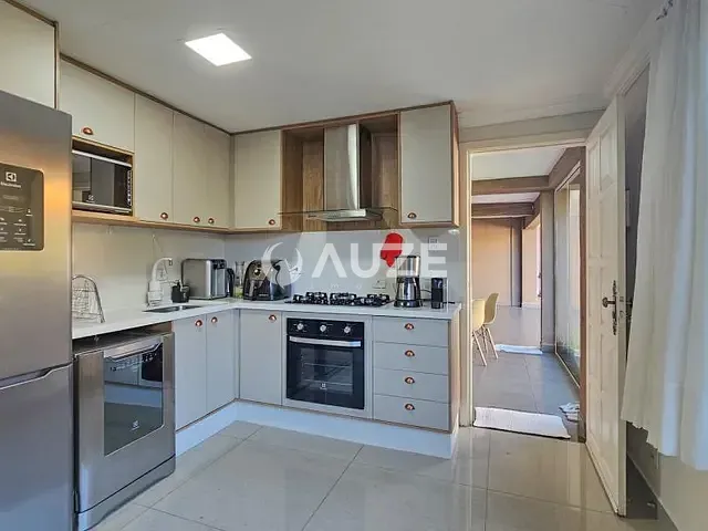 Casa com 239m² 3 quartos e 4 banheiros, à venda, no bairro Vila Izabel em Curitiba