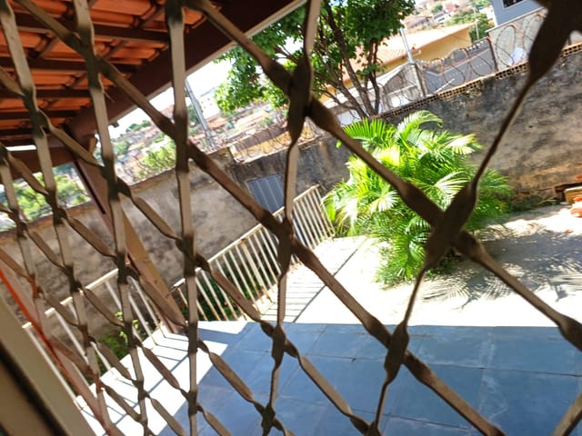 Casa 6 quartos e 2 banheiros, à venda, no bairro Guarani em Belo Horizonte