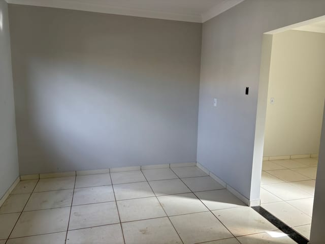 Casa com 125m² 2 quartos e 1 banheiro, à venda, no bairro Jardim Pequena Londres em Londrina