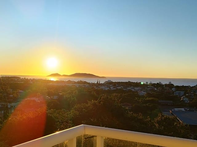 Foto do Casa - Casa com 3 suítes e vista panorâmica da Ilha do Campeche - Morro das Pedras - Florianópolis/SC | Costão Sul Imóveis