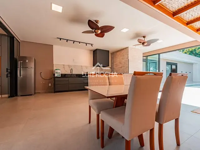 Casa com 700m² 4 quartos e 7 banheiros, à venda, no bairro Paisagem Renoir em Cotia