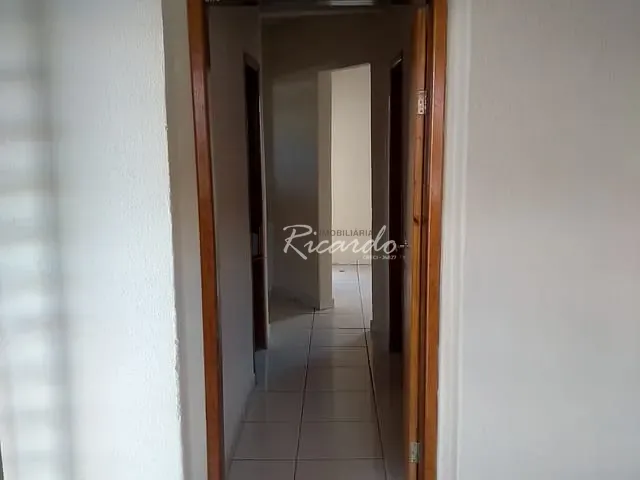 Casa com 210m² 2 quartos e 1 banheiro, à venda, no bairro Jardim Colúmbia III em Arapongas