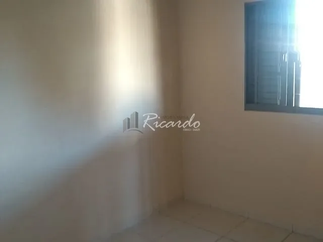 Casa com 210m² 2 quartos e 1 banheiro, à venda, no bairro Jardim Colúmbia III em Arapongas