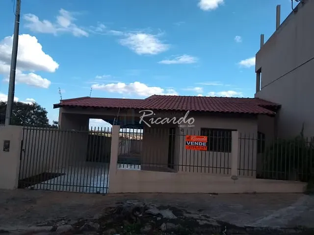 Casa com 210m² 2 quartos e 1 banheiro, à venda, no bairro Jardim Colúmbia III em Arapongas