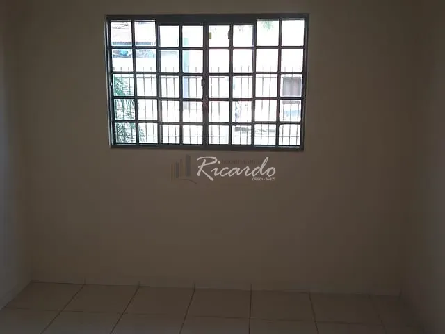 Casa com 210m² 2 quartos e 1 banheiro, à venda, no bairro Jardim Colúmbia III em Arapongas