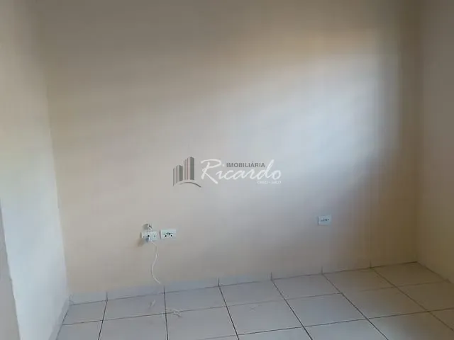 Casa com 210m² 2 quartos e 1 banheiro, à venda, no bairro Jardim Colúmbia III em Arapongas