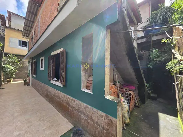 Casa 3 quartos e 1 banheiro, à venda, no bairro Mosela em Petrópolis