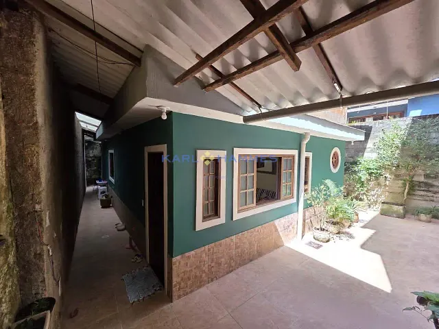 Casa 3 quartos e 1 banheiro, à venda, no bairro Mosela em Petrópolis