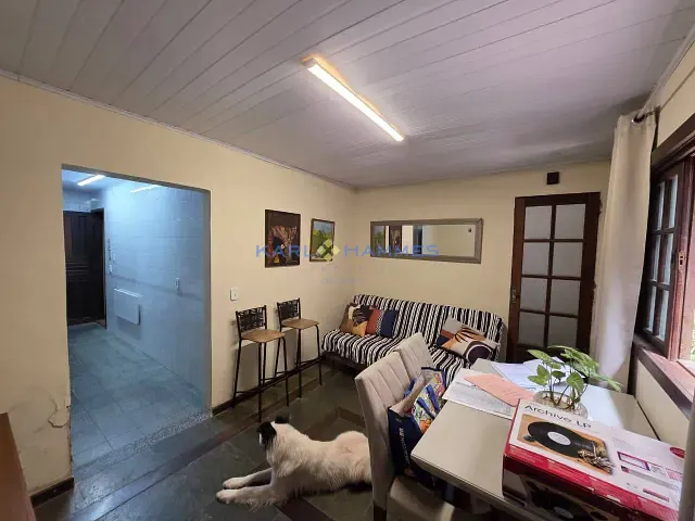 Casa 3 quartos e 1 banheiro, à venda, no bairro Mosela em Petrópolis