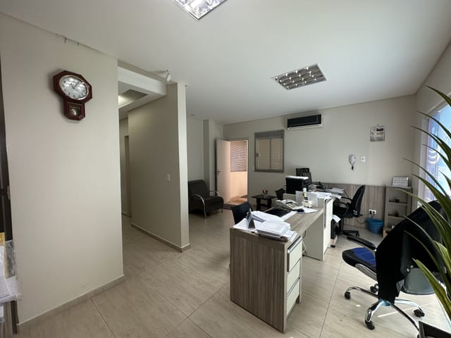 Foto do Casa - Sobrado Atualizado com Piscina Aquecida e Escritório no Bairro 28 - J.Mareze Imóveis | J. Mareze Imóveis Ltda