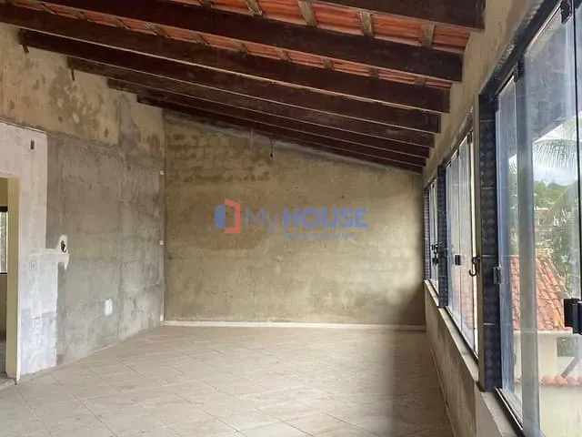 Casa 6 quartos e 2 banheiros, à venda, no bairro Olivença em Ilhéus